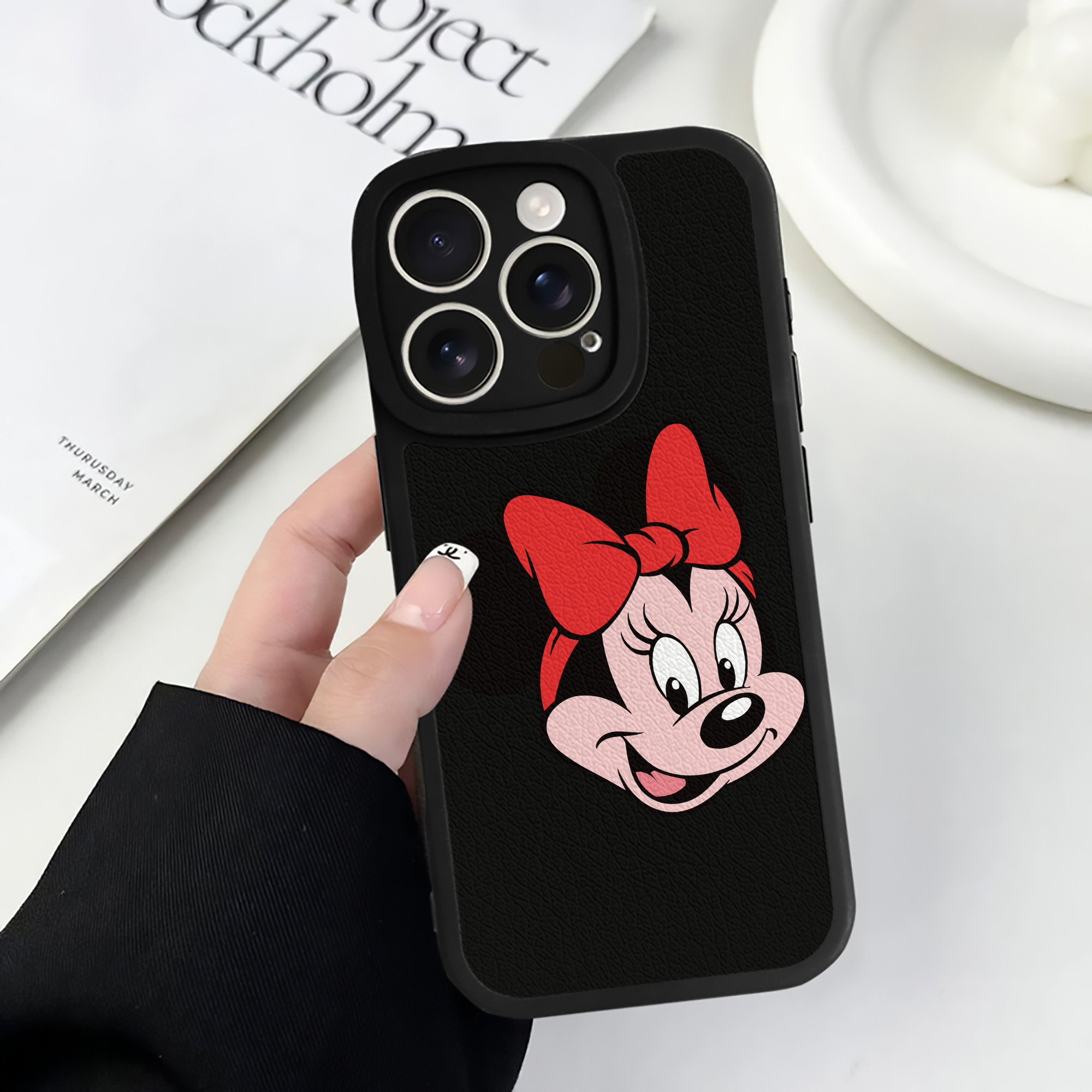 （画像用） ミッキーマウス Mickey Mouse 【iPhone 16シリーズ対応】シリコンスマホケース（レザー調） 材質：シリコン